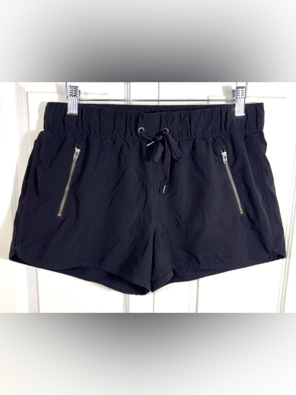 Athleta Sway Stripe Black Shorts Womens Medium Lightweight Drawstring Zip Pocket